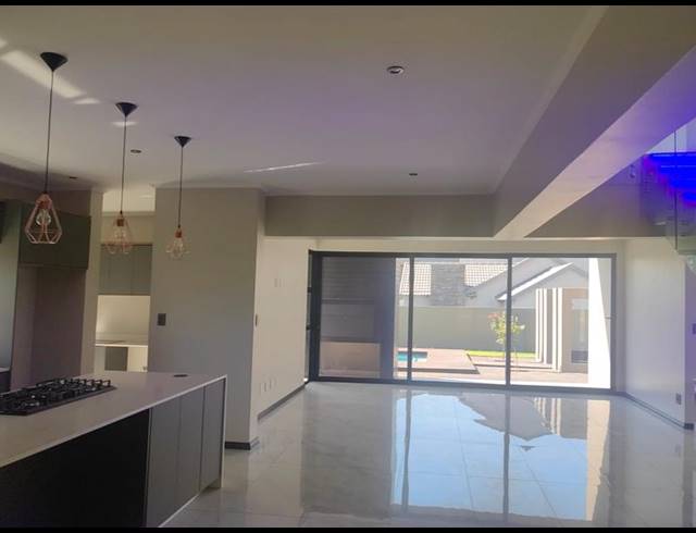 5 BEDROOM HOUSE FOR SALE IN SIX FOUNTAINS RESIDENTIAL ESTATE